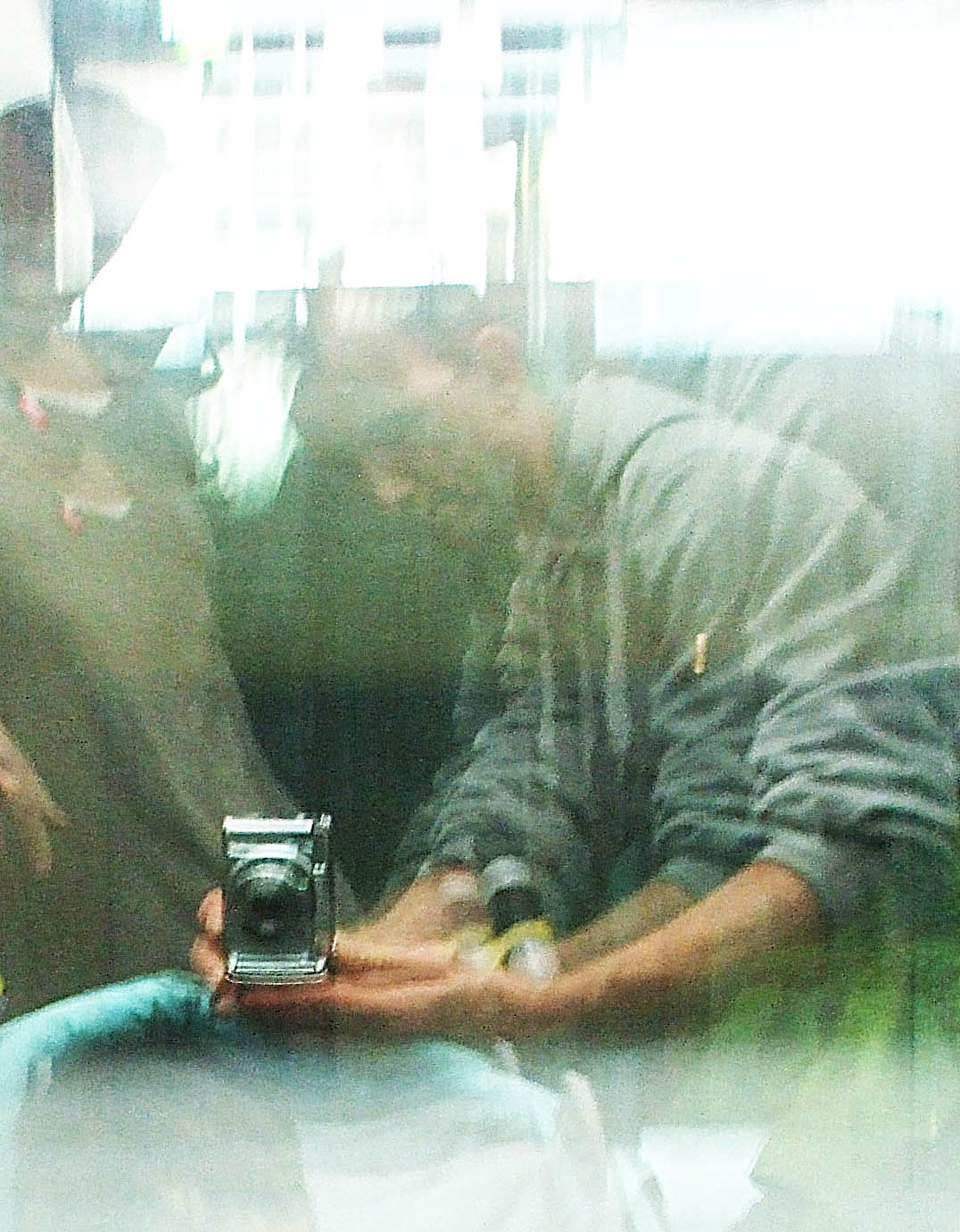 Abstrakte Spiegelung mit Kamera und Bewegung